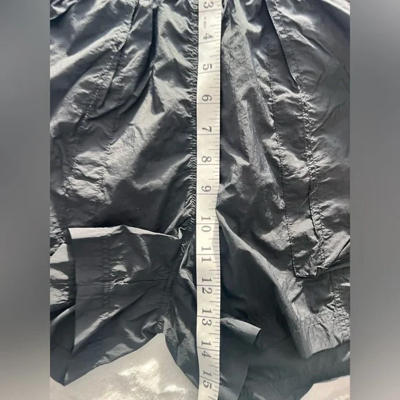 Fabletics Ultra High Waisted Piped Short in Black Size Small - Picture 7 of 8